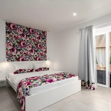 빌라 Corinna By Briskva