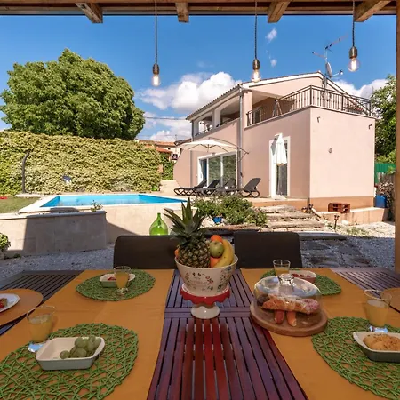 Вилла Corinna By Briskva Kukci