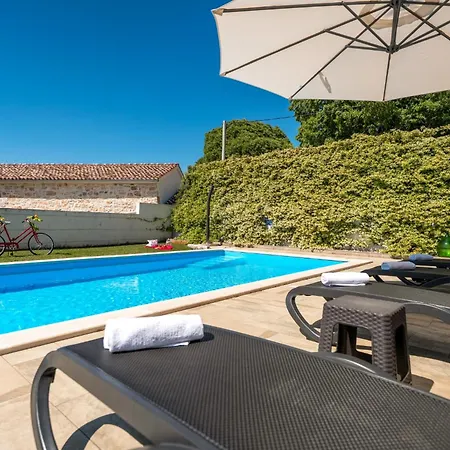 Villa Corinna By Briskva *