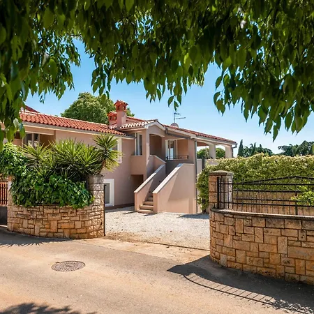 Corinna By Briskva Kukci