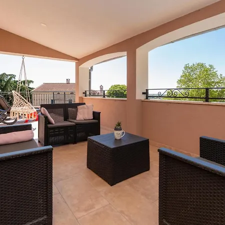 Corinna By Briskva * Kukci