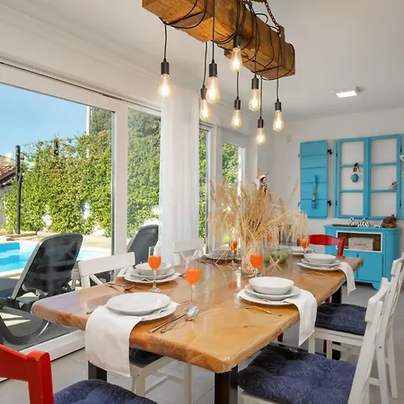 Villa Corinna By Briskva *