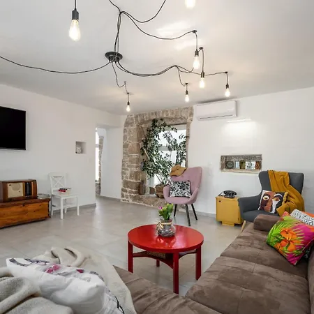 Corinna By Briskva Kukci