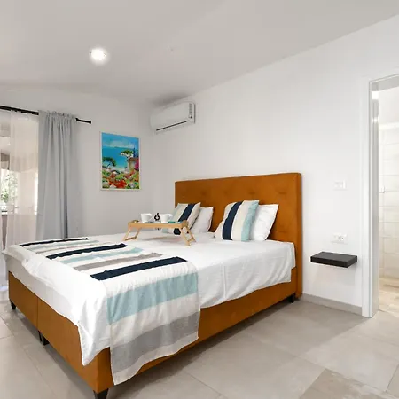 Corinna By Briskva * Kukci