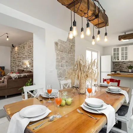 Villa Corinna By Briskva